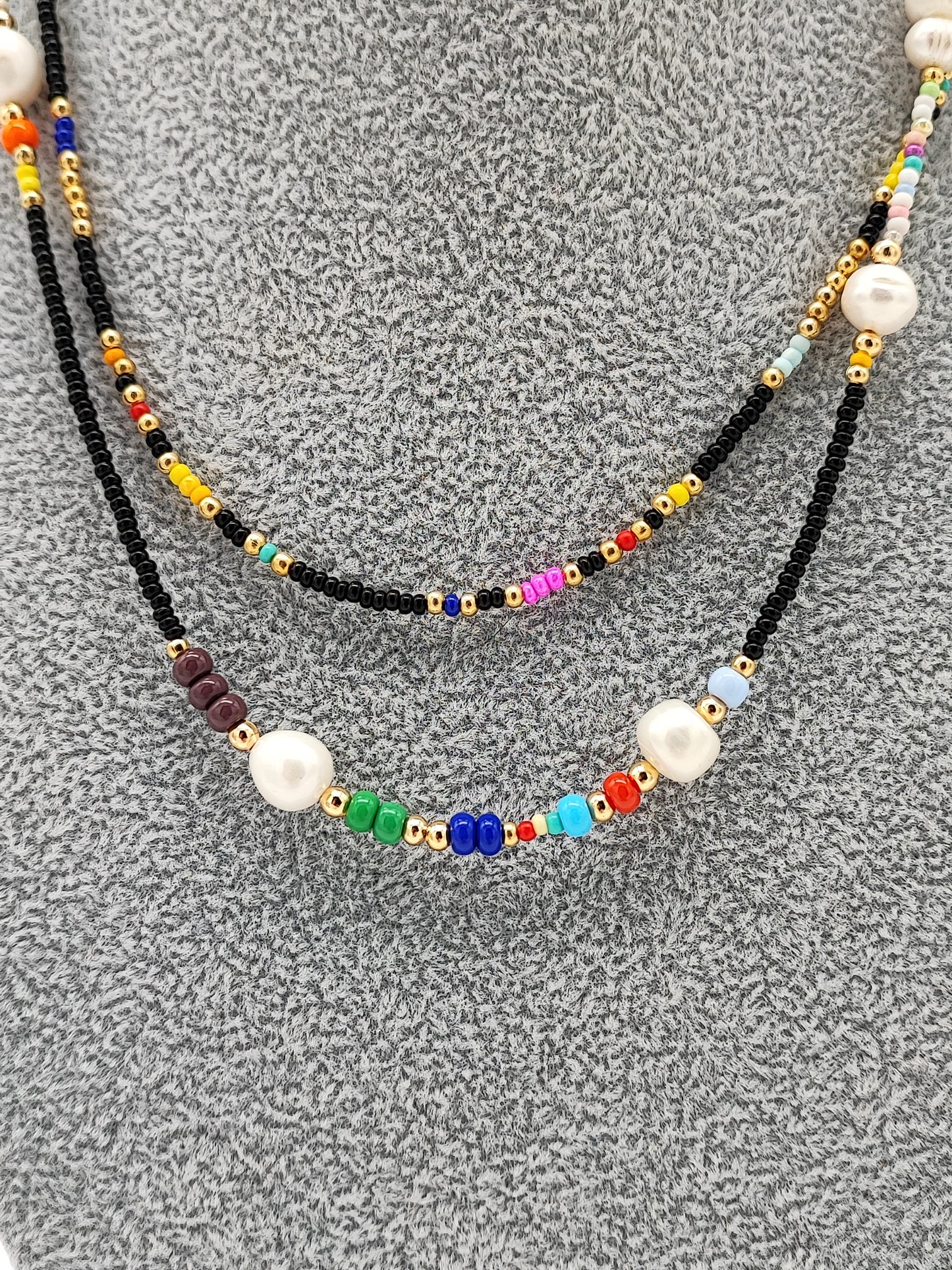 Juego collar dos niveles y aretes con perlas