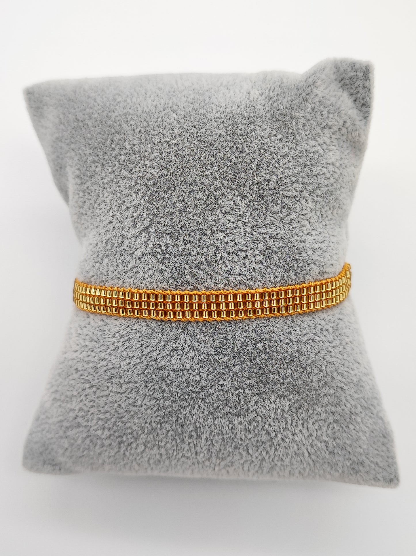 Pulsera tejida amarilla