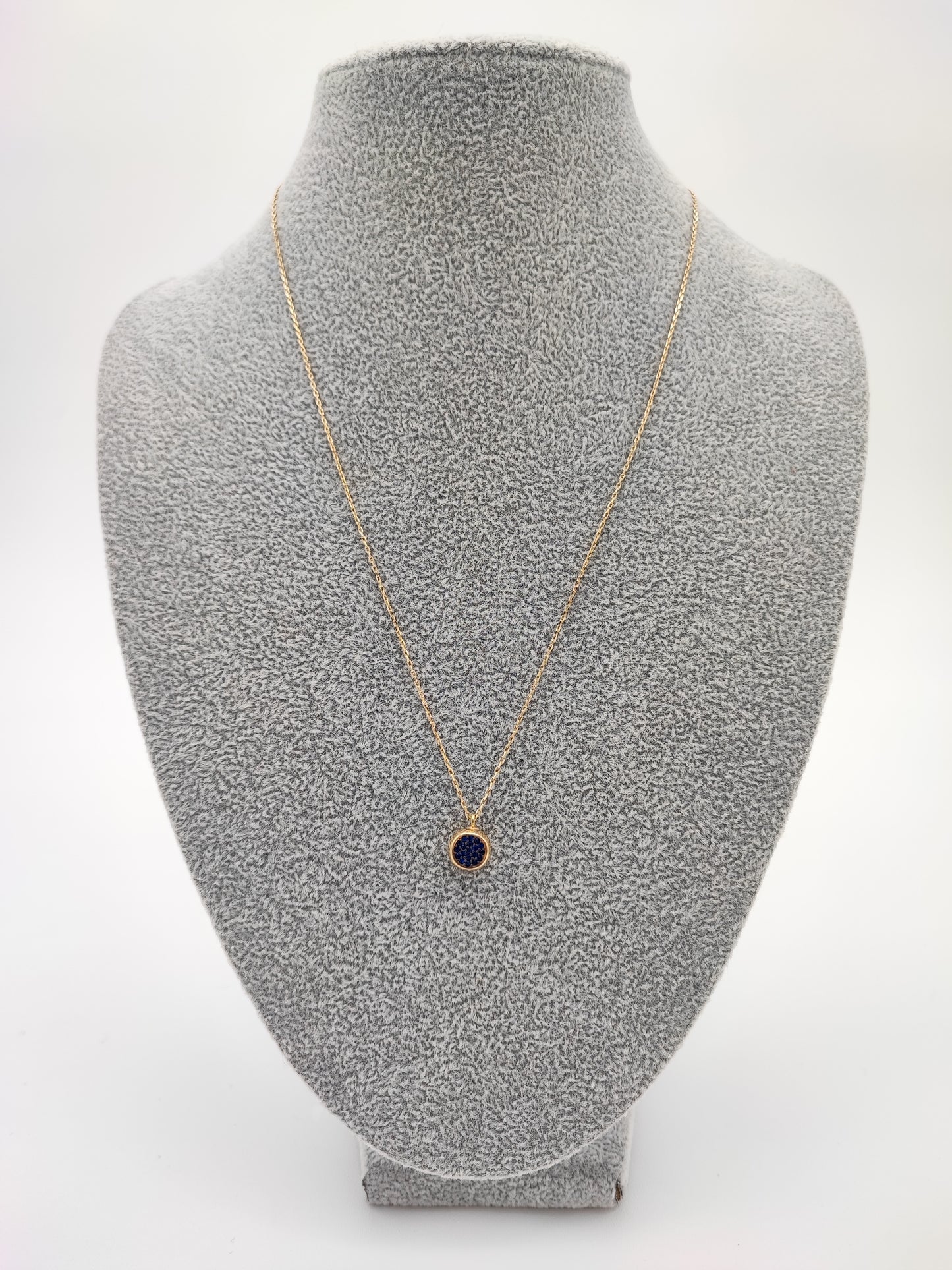 Collar círculo volumen cristales azul marino