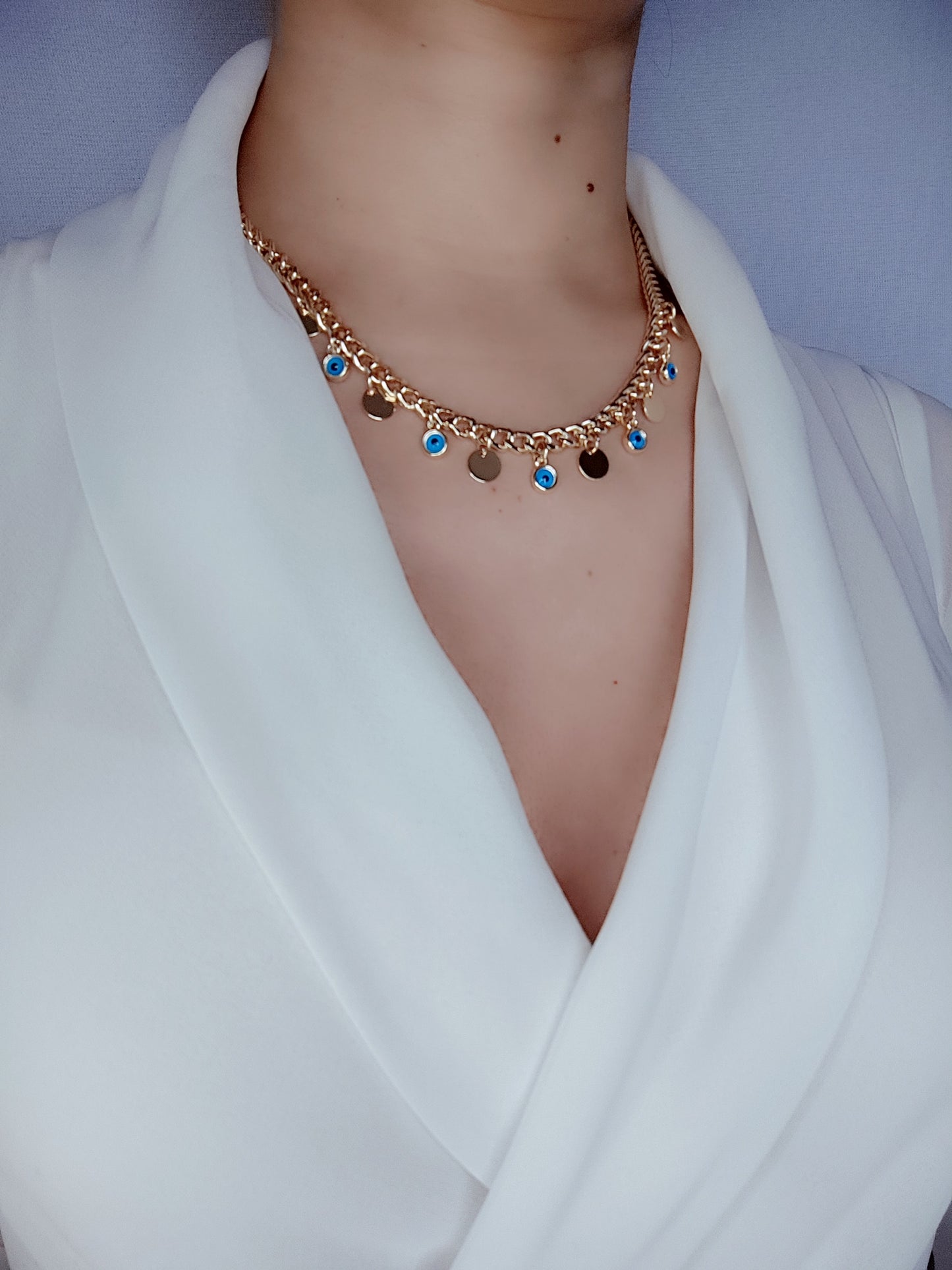 Cadena con dijes circulo y ojos azules