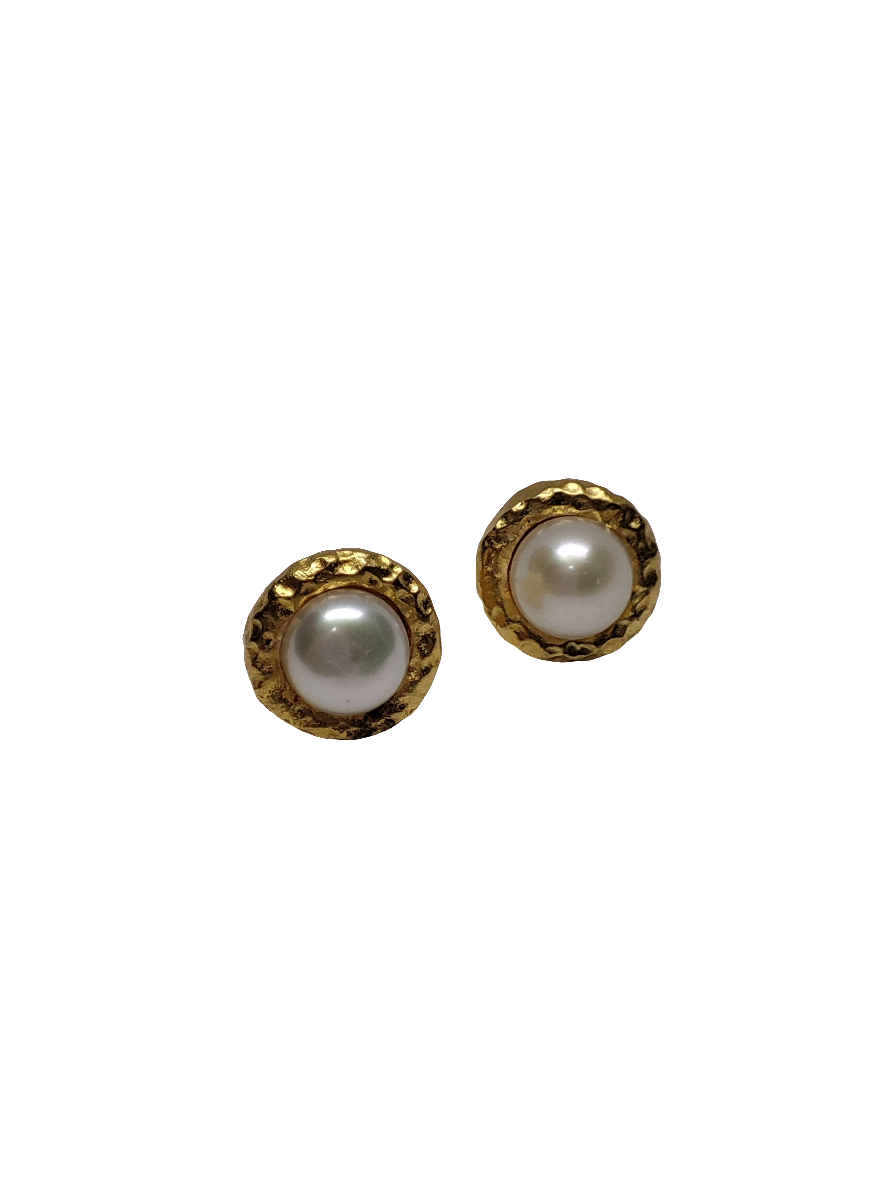 Aretes perla circulo dorado