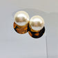 Aretes con perla y metal redondo