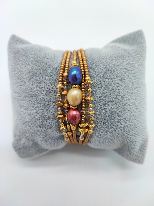 Pulsera miyuki dorada con piedras, cristales y perlas